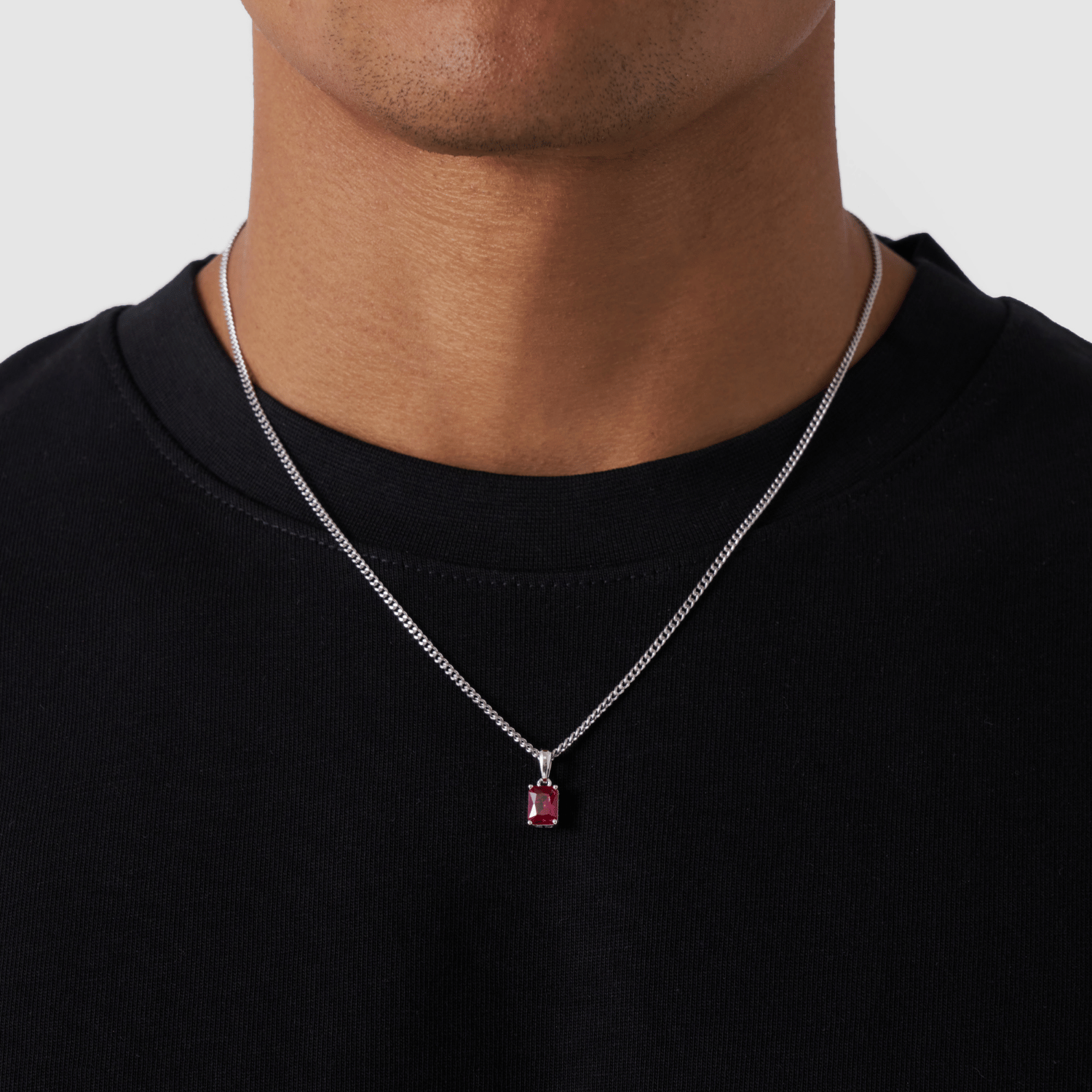 Ruby_-_Silver_-_Gemstone_-_Pendant_-_Close.png